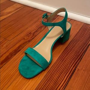 NWT Ann Taylor  sandals size 6.5 green